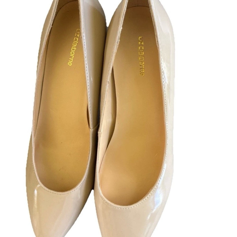 Liz Claiborne Nude Patent Leather Pointed Toe Flats Women’s Size 9.5 Roomy Fit